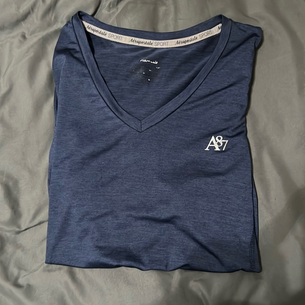 Aero sport v neck